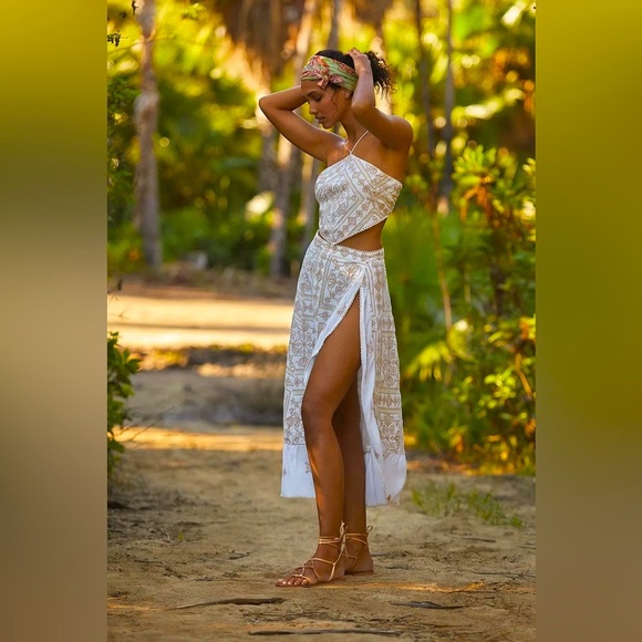 RARE Anthro x Magnolia Martinique Bare Embroidered Halter Top - Picture 1 of 6